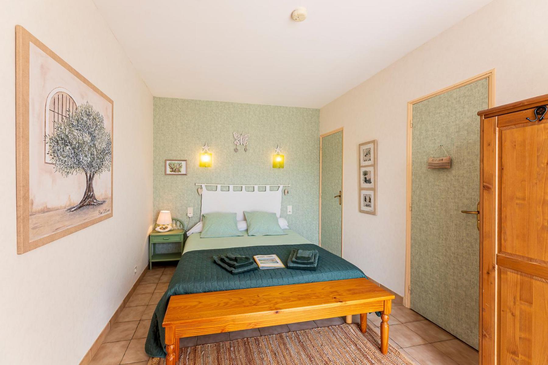 Bed and Breakfast La Bastide Des Roses Saint-Julien-d'Asse Esterno foto